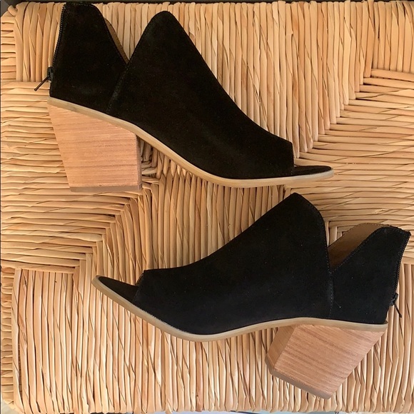 Susina Shoes - Suede open toe ankle booties block heel NWB size 8